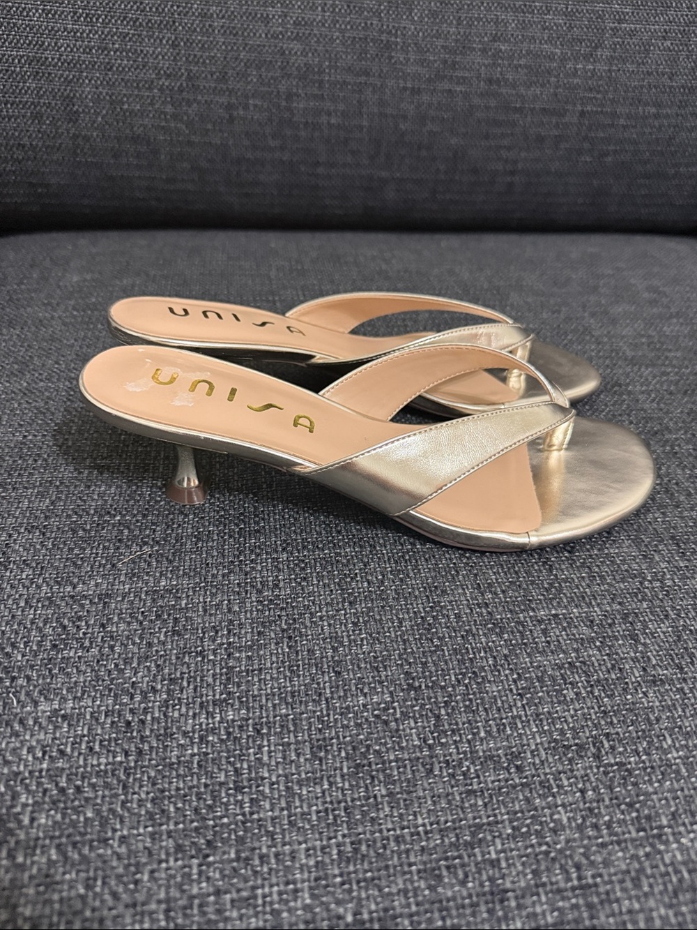 Unisa NEW Size 8 1/2M Gold Metallic Thong Kitten Heel Sandals